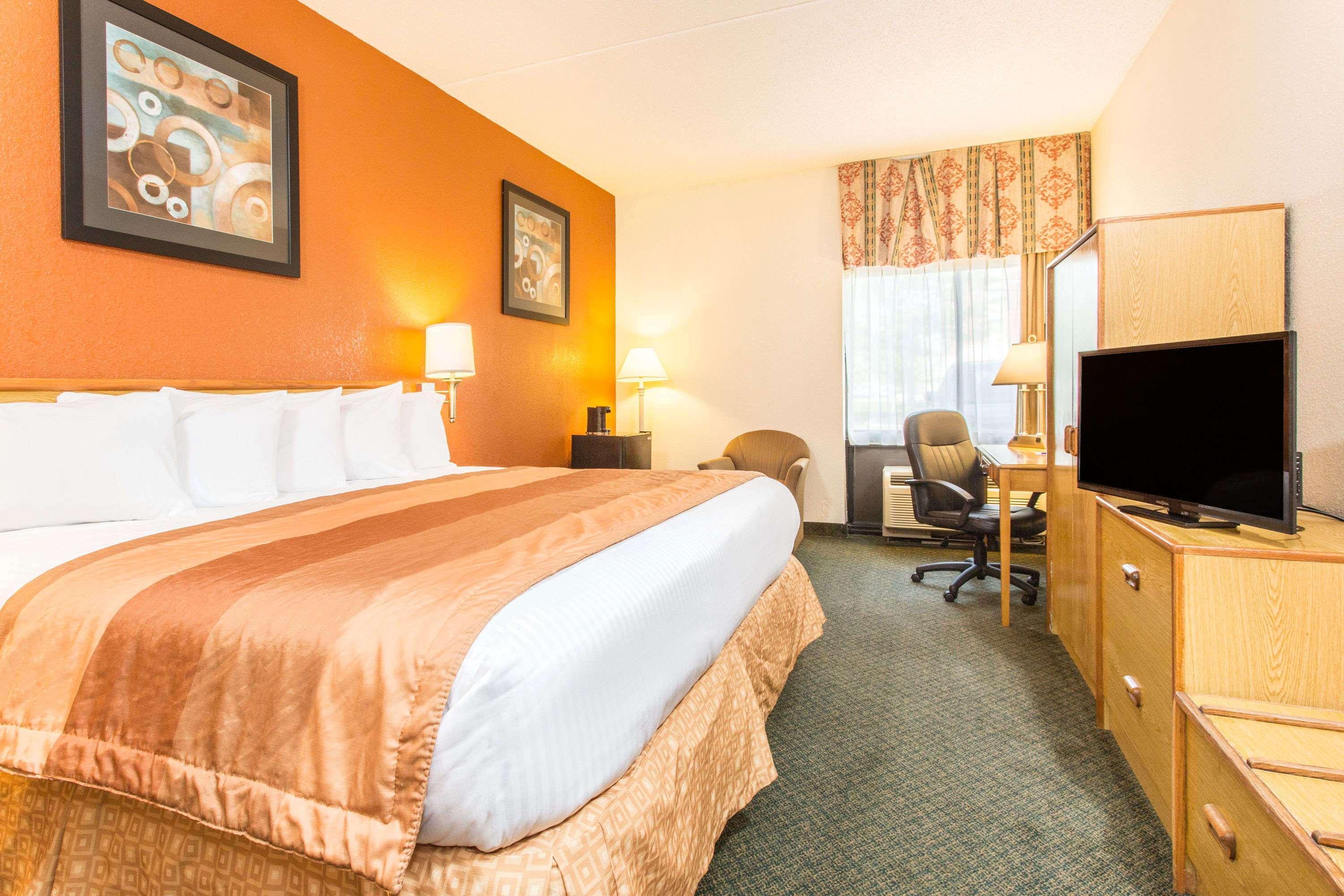 Baymont By Wyndham Cincinnati שרונוויל מראה חיצוני תמונה