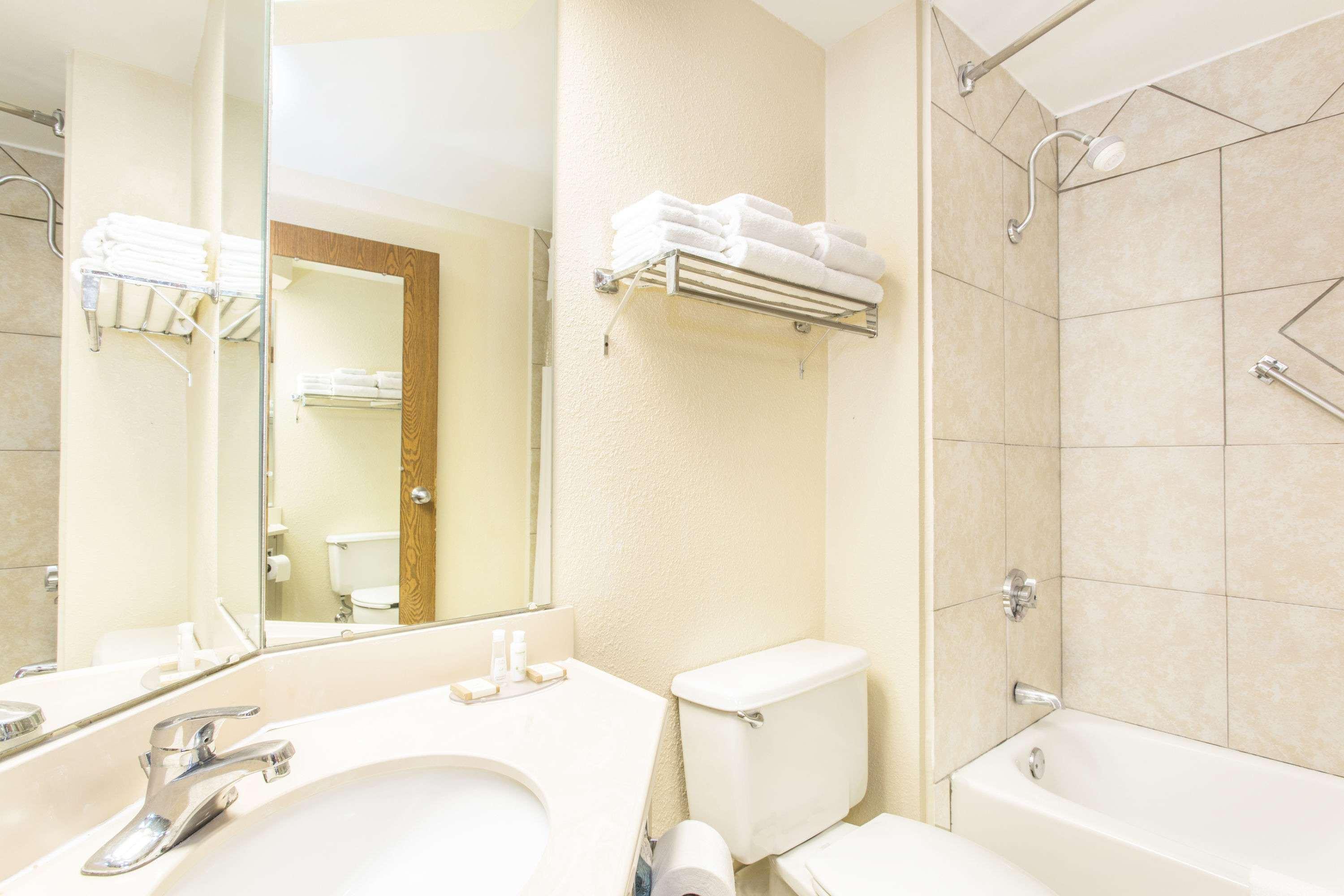 Baymont By Wyndham Cincinnati שרונוויל מראה חיצוני תמונה